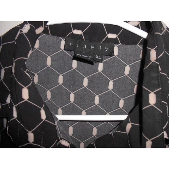 NINETY Women's Black/Cream Geo Print 3/4 Bell Sleeve Button Down Blouse size XL - Picture 2 of 5